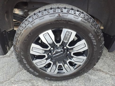 Used 2024 GMC Sierra 2500 Denali w/ Technology Package AWD/4WD image 18