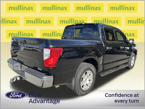 Used 2017 Nissan Titan SV image 2