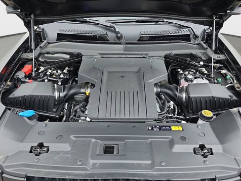 New 2026 Land Rover Defender 110 OCTA AWD/4WD image 31