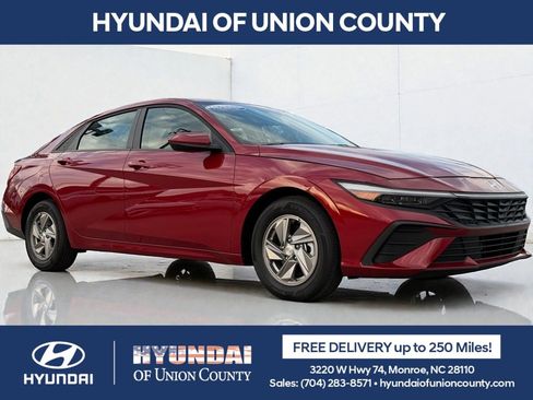 Certified 2025 Hyundai Elantra SE w/ Cargo Package image 1