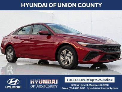 Used 2025 Hyundai Elantra SE w/ Cargo Package