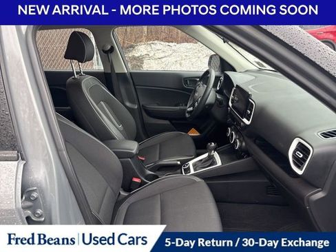 Used 2023 Hyundai Venue Limited image 9