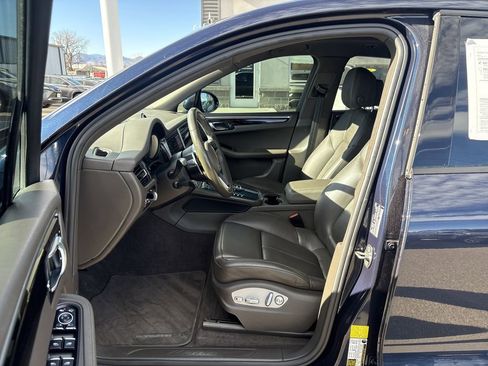 Used 2020 Porsche Macan image 28