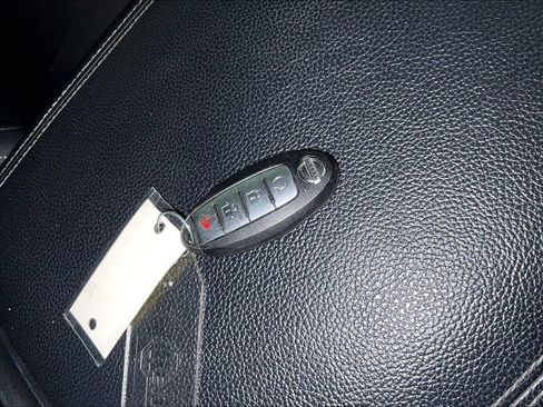 Used 2021 Nissan Titan SV w/ SV Convenience Package image 14