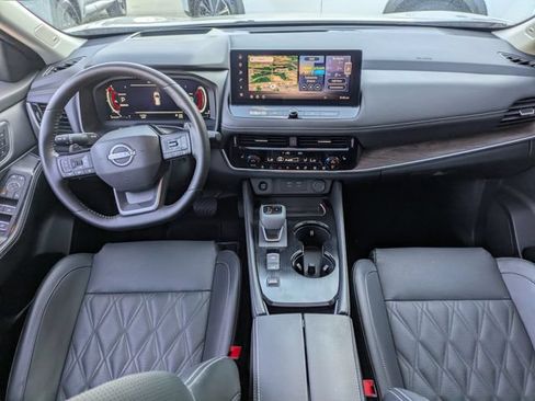 Used 2025 Nissan Rogue Platinum w/ Platinum Premium Package FWD image 17