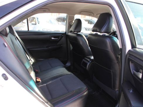 Used 2017 Toyota Camry SE image 24