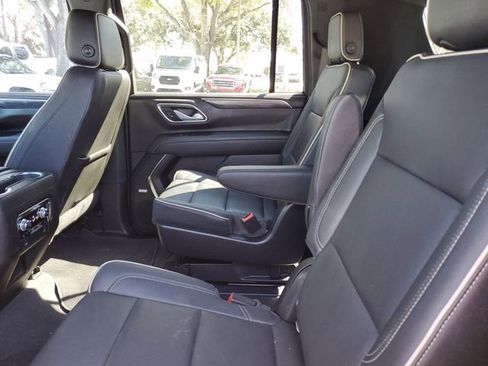 Used 2021 GMC Yukon XL SLT w/ SLT Premium Package image 10
