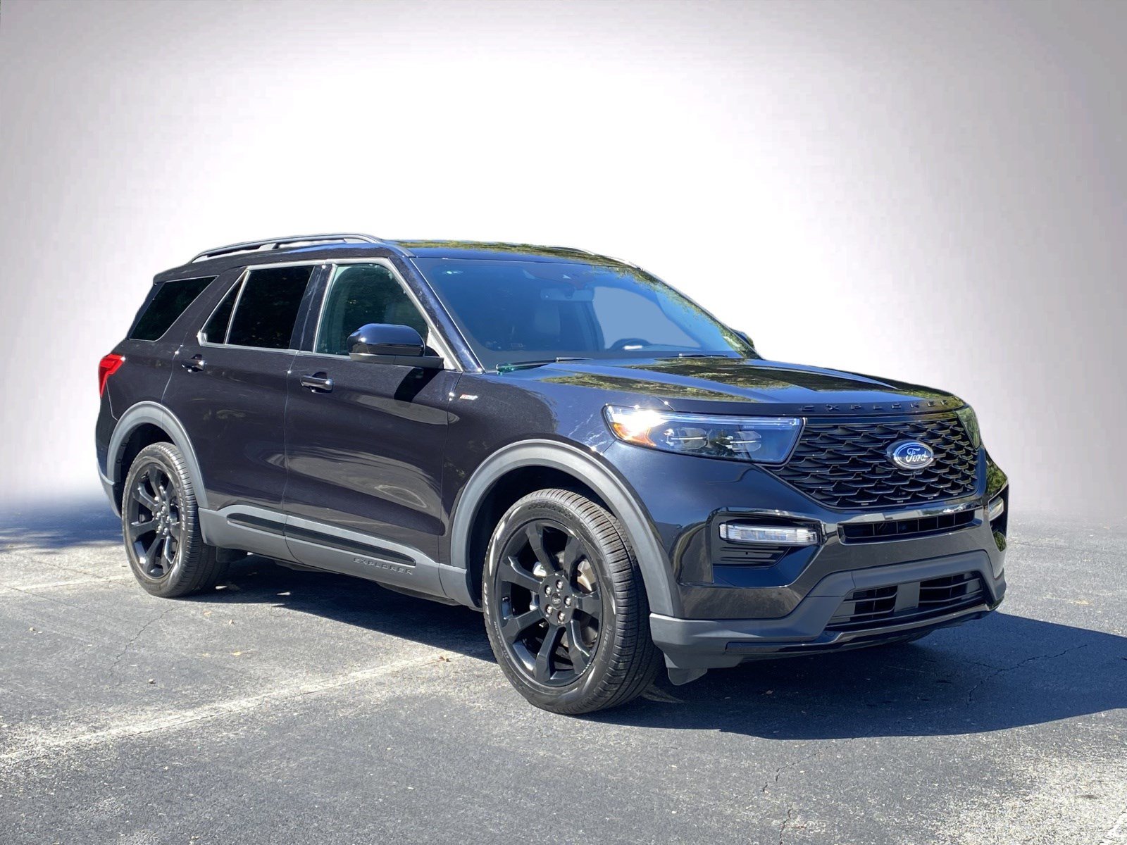 Used 2024 Ford Explorer ST-Line w/ Class IV Trailer Tow Package RWD image 2