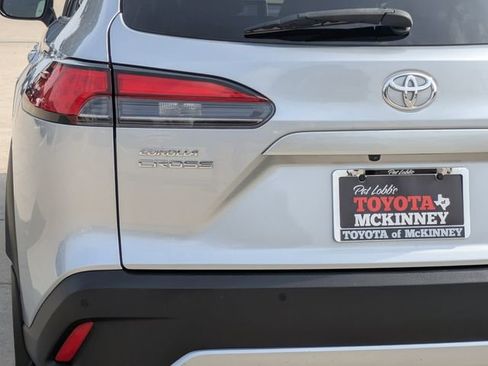 Used 2023 Toyota Corolla Cross XLE image 7