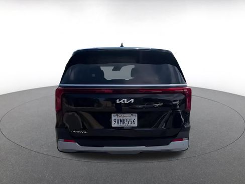 Used 2026 Kia Carnival FWD image 12