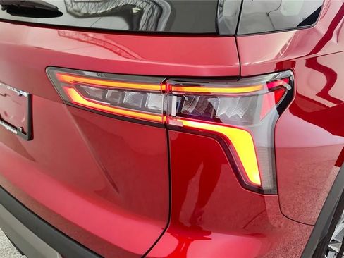 Used 2025 Chevrolet Equinox LT w/ Safety and Technology Package FWD image 42