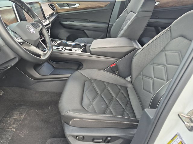 Used 2025 Volkswagen Atlas SE FWD image 24