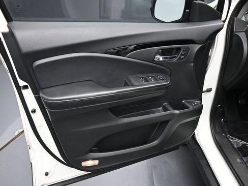 Used 2017 Honda Pilot Touring image 18