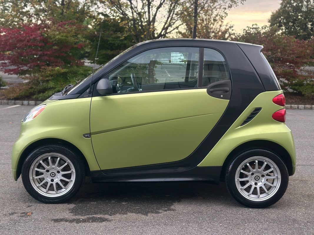 Used 2012 smart fortwo passion RWD image 4