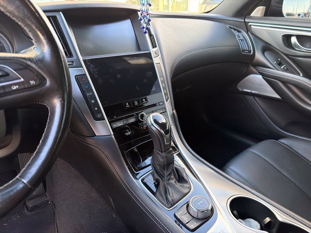Used 2019 INFINITI Q60 3.0t Luxe w/ Cargo Package RWD image 8