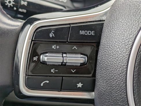 Used 2024 Kia Carnival LX image 26