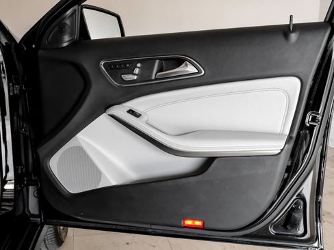 Used 2018 Mercedes-Benz GLA 250 4MATIC w/ Premium Package image 40