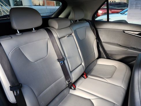 Used 2023 Kia Niro EX Touring image 14