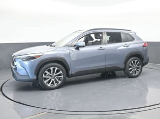 Used 2022 Toyota Corolla Cross XLE video 2