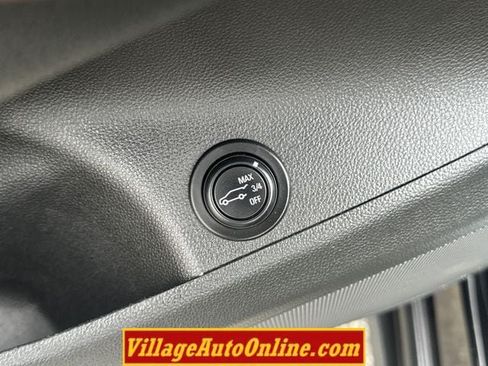 Used 2017 Buick Envision Essence AWD/4WD image 13