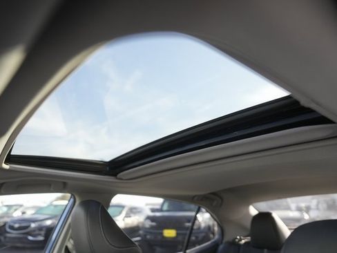 Used 2020 Toyota Camry SE image 11