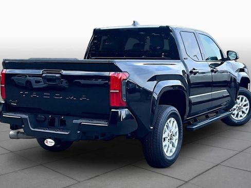 Certified 2025 Toyota Tacoma SR5 AWD/4WD image 13