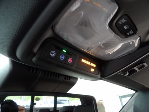 Used 2023 Chevrolet Colorado Z71 w/ Z71 Convenience Package 2 AWD/4WD image 13