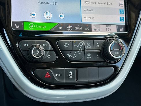 Used 2020 Chevrolet Bolt Premier w/ Infotainment Package FWD image 26