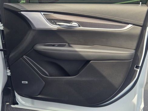 Used 2024 Cadillac XT6 Sport w/ LPO, Onyx Lite Package AWD/4WD image 6