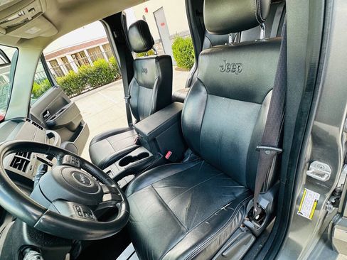 Used 2012 Jeep Liberty Sport RWD image 15
