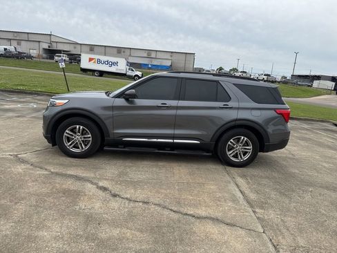 Used 2022 Ford Explorer XLT image 7