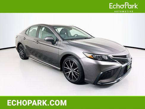 Used 2024 Toyota Camry SE image 1