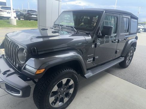 Used 2018 Jeep Wrangler Unlimited Sahara image 2