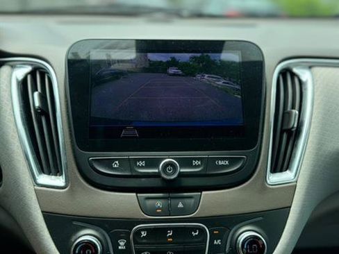 Used 2020 Chevrolet Malibu LT image 22