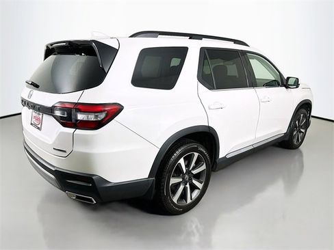 Certified 2025 Honda Pilot Touring image 21