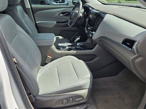Certified 2021 Chevrolet Traverse LT w/ LT Premium Package image 17