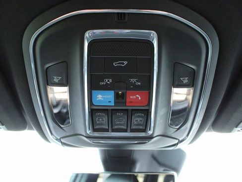 Used 2024 Jeep Grand Cherokee L Limited w/ Luxury Tech Group II image 28