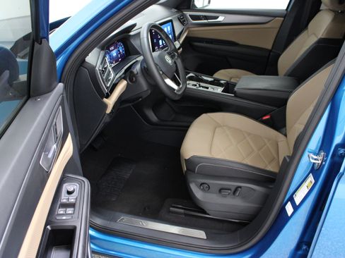Used 2024 Volkswagen Atlas Cross Sport SE FWD image 14