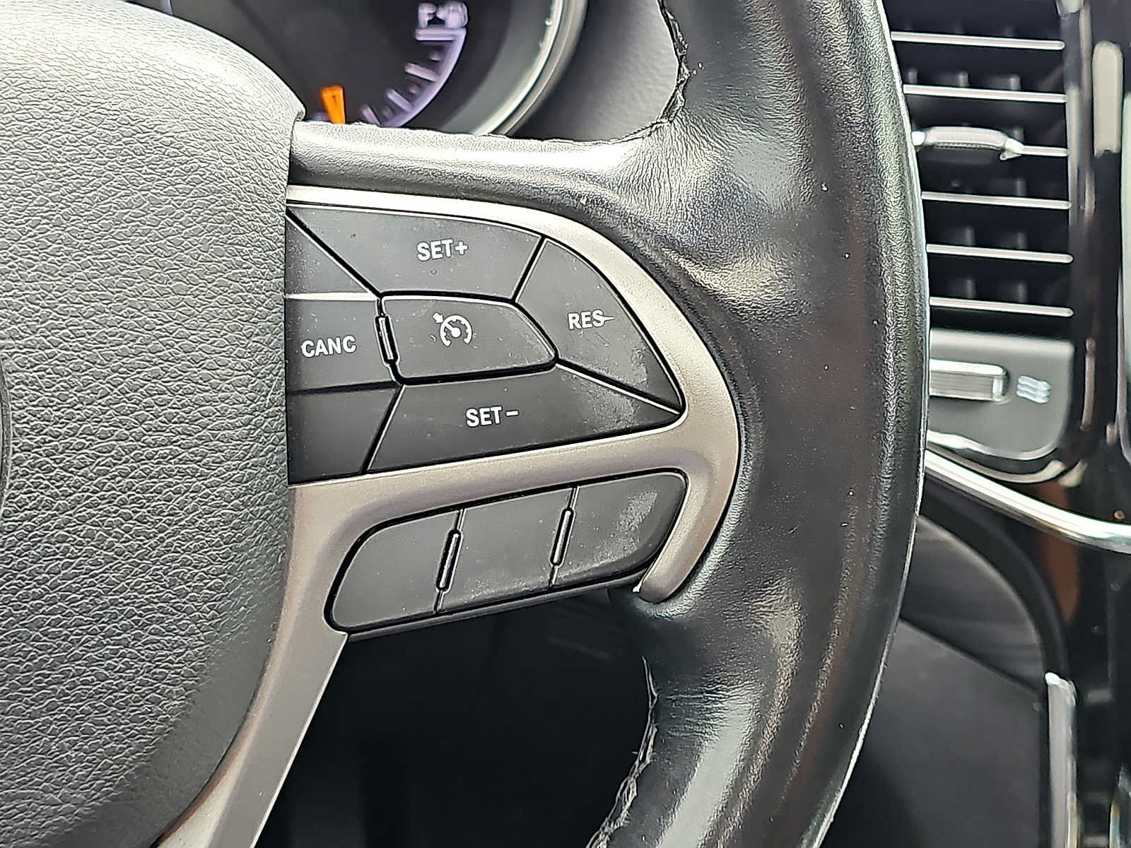 Used 2020 Jeep Grand Cherokee Altitude AWD/4WD image 24