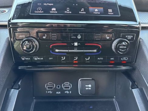 Used 2024 Jeep Grand Cherokee Altitude AWD/4WD image 18