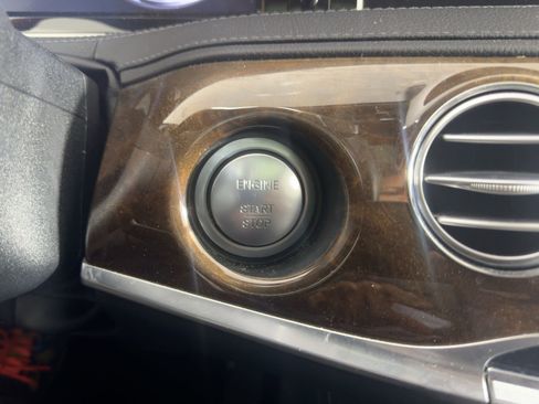 Used 2017 Mercedes-Benz S 550 4MATIC Sedan image 23