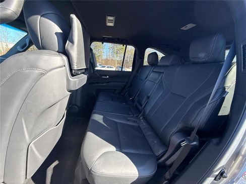 Used 2023 Lexus LX 600 4WD w/ Luxury Package image 11