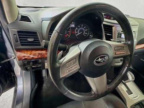 Used 2011 Subaru Outback 2.5i Limited image 11