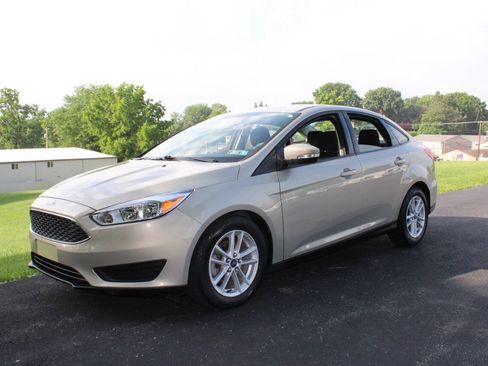 Used 2015 Ford Focus SE FWD image 3