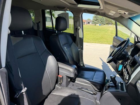 Used 2016 Jeep Compass High Altitude FWD image 27