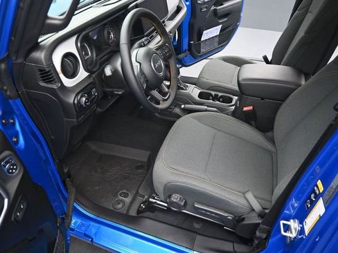 New 2025 Jeep Gladiator Sport image 9