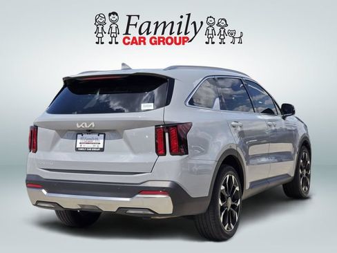 Used 2025 Kia Sorento EX w/ Panoramic Sunroof Package FWD image 4