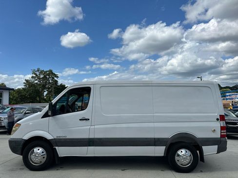 Used 2008 Dodge Sprinter 2500 RWD image 4