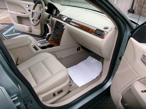 Used 2005 Ford Five Hundred Limited image 10