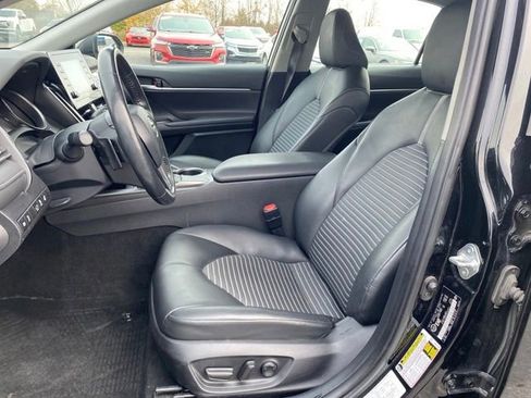 Used 2023 Toyota Camry SE image 13